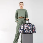 Geantă sport Kinmac Camellia atașată unui troler pentru călătorii